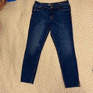 Old Navy Rockstar Super Skinny Raw Edge Ankle Jean